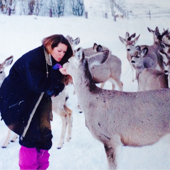 Hand-painted red cardinal earrings, 1.5” long sterling wires. OOAK birds Xmas - Picture 2 of 3